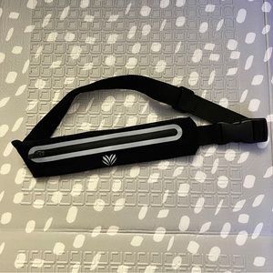 Forever 21 Active Waist Pack in Black